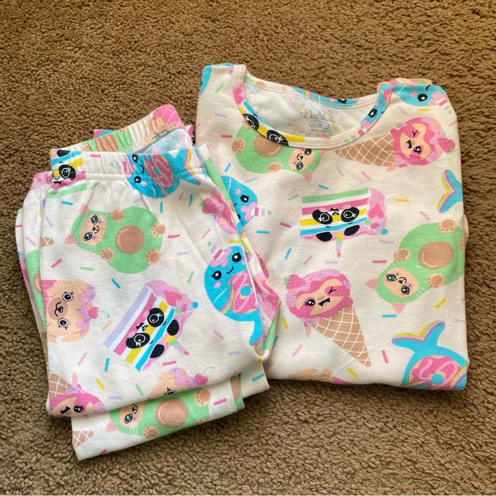 Children’s place girls cupcake pajama set